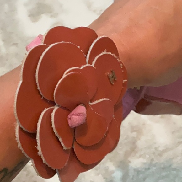 ❌SOLD❌Chanel Suede Camilla Flower Wristlet Clutch! - Picture 7 of 14